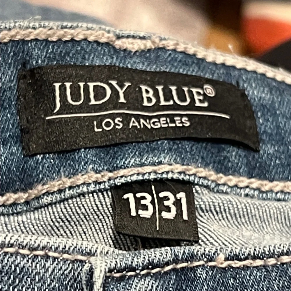 Judy Blue Distressed Adeline relaxed fit Blue Jeans‎ 13/31